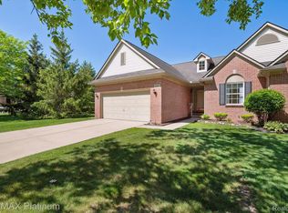 3420 Dewdrop Ln, Howell, MI 48843