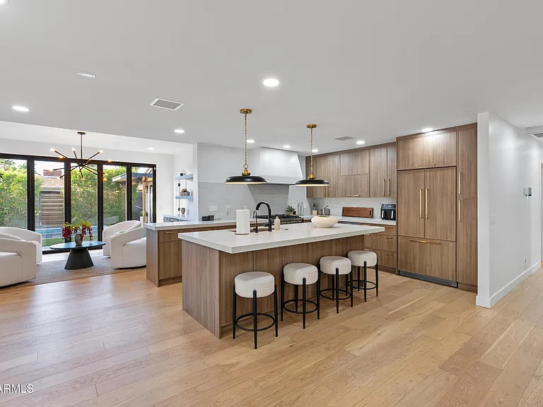 8614 E Highland Ave — Photo 16