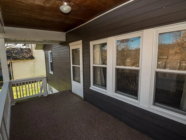 84 Summit Dr — Photo 17
