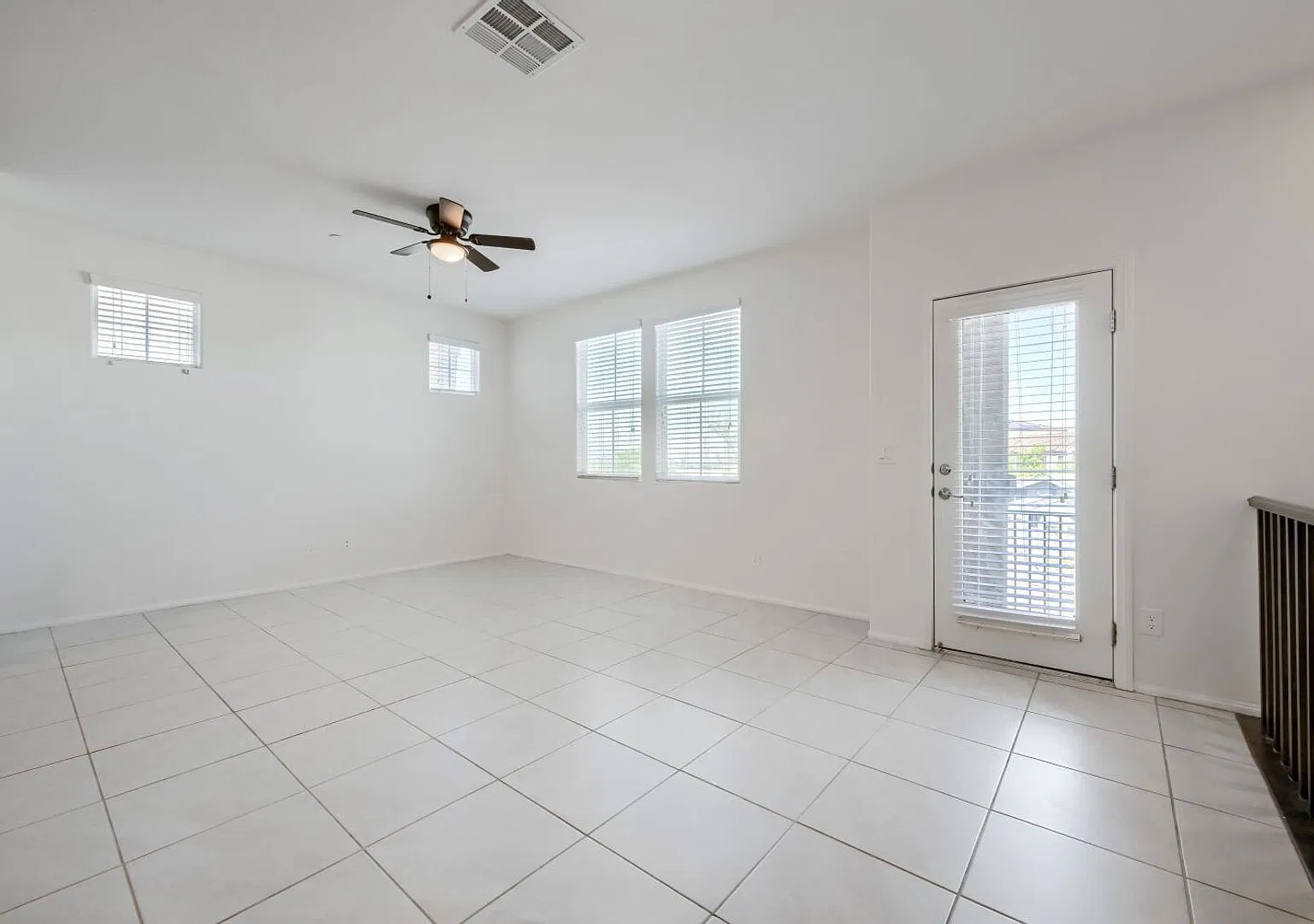 Spacious 3BR Townhome in Gated Community — Photo 3