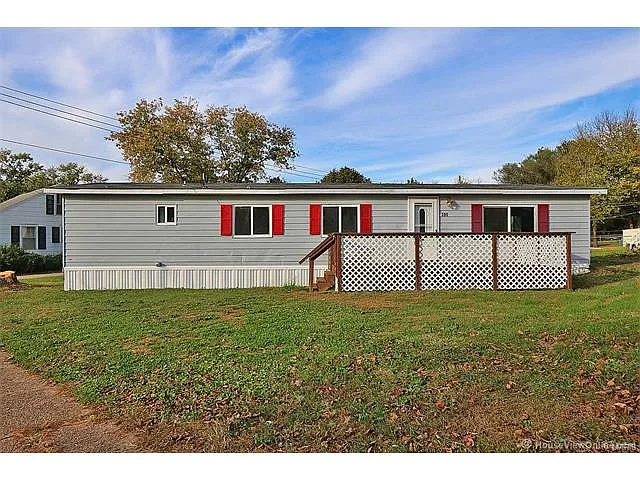 300 Reuter St photo 1