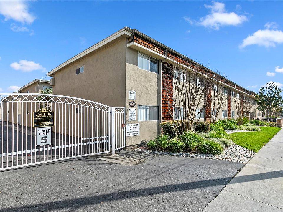 Driveway Gate, we offer fully gated community.