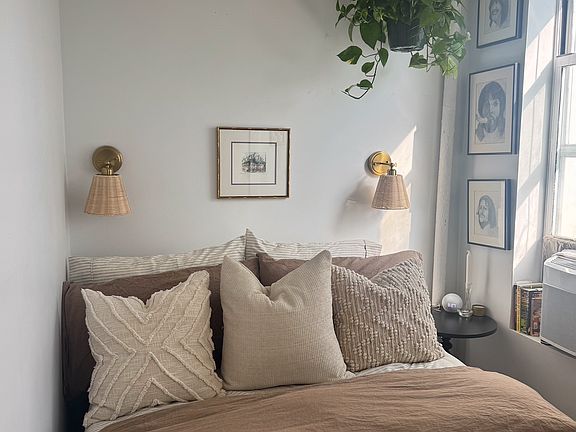 2nd image of 103 Saint Marks Pl APT 5A