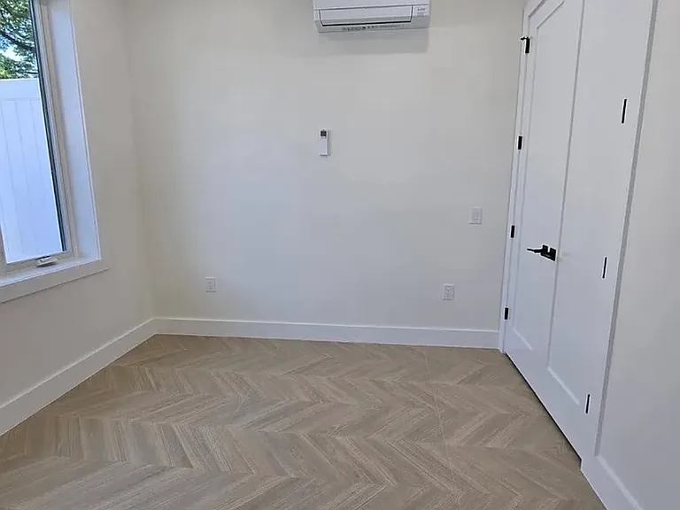 40 Lembeck Ave #105D — Photo 8