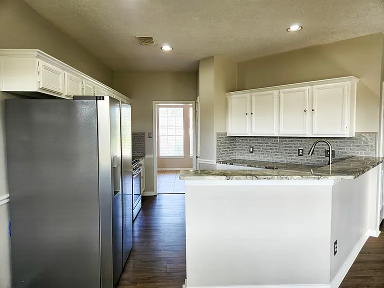 2412 N Mission Cir — Photo 9