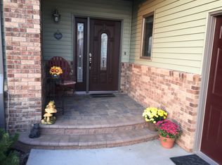 5414 Country Creek Dr, Bismarck, ND 58503