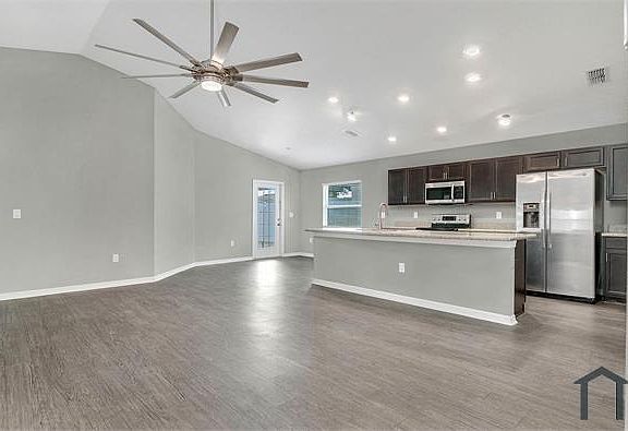 4th image of 1092 Zion Dr
