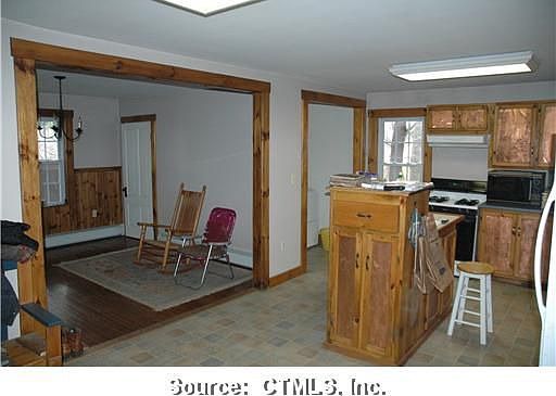 5th image of 42 Elmwood Ln