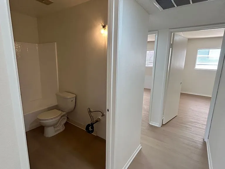 4108 Whitsett Ave — Photo 35