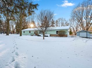 W6515 Greenville Dr, Greenville, WI 54942