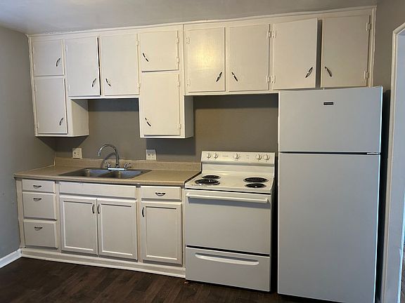 2nd image of 1024 Forest Ct APT 9