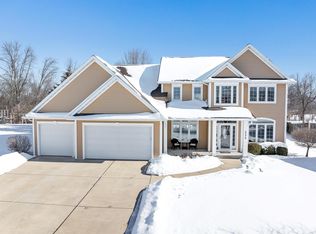 2375 Crystal Springs Ct, Green Bay, WI 54311