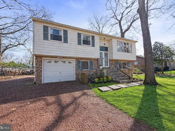 218 High St, Browns Mills, NJ 08015