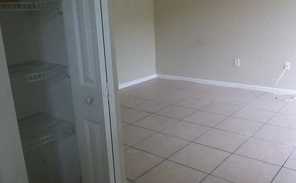 4th image of 328 N Palm Villas Way