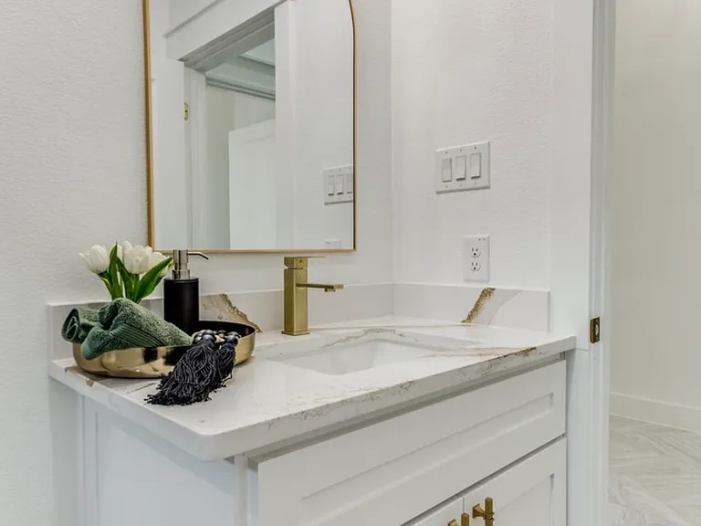 2803 Ross Ave — Photo 8