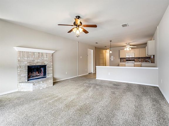 3rd image of 2626 Lookout Dr