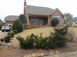 82 Oakmont Woods Dr, Jackson, TN 38305