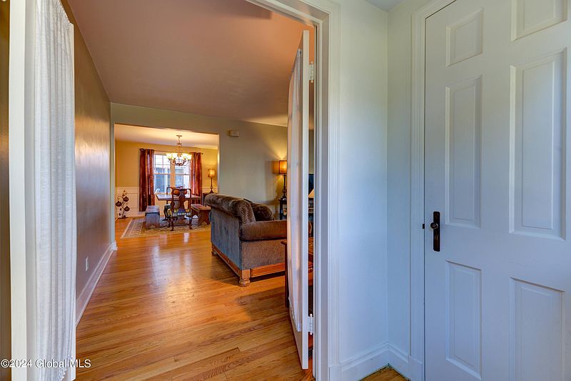 5th image of 6 Colonial Drive