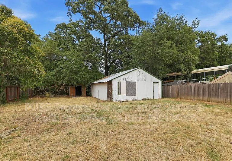 1040 S Cloverdale Blvd — Photo 19