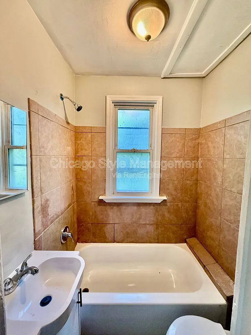 4 bed, 2.0 bath, $2,000 — Photo 3