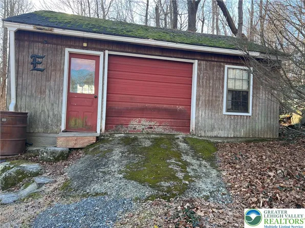 1395 Sleepy Holw, Pennsburg, PA 18073