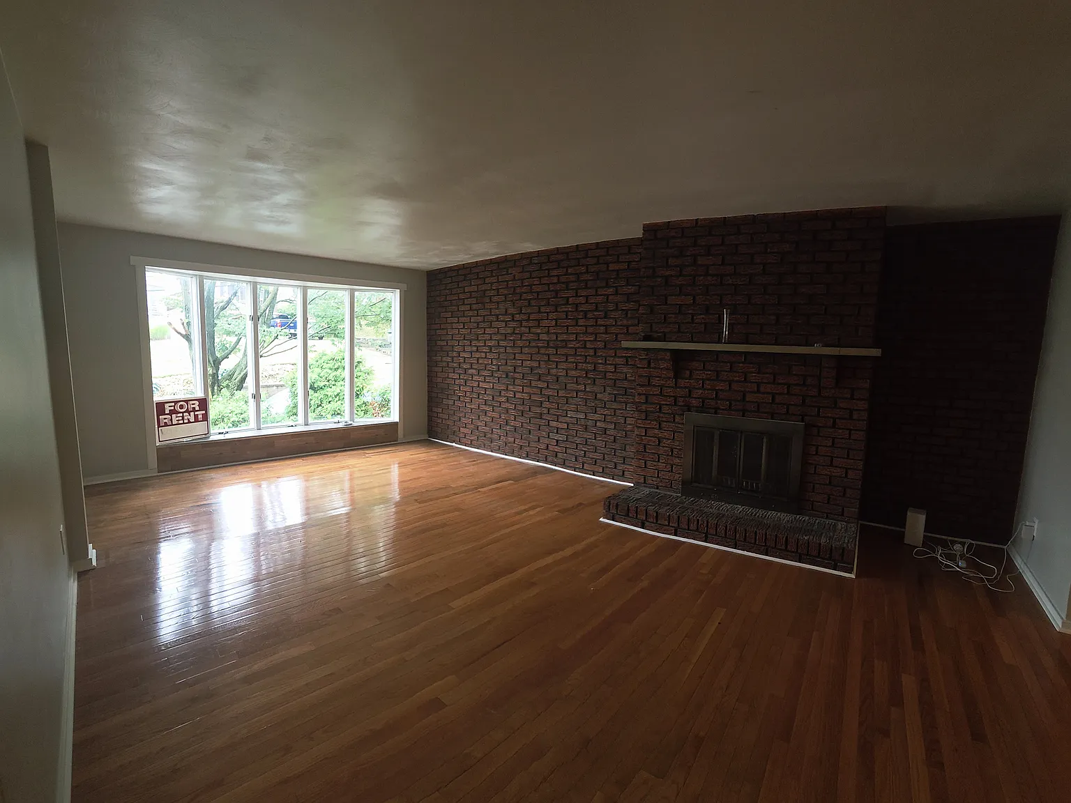 3 bed, 1.5 bath, 1414 sqft, $1,950 — Photo 2