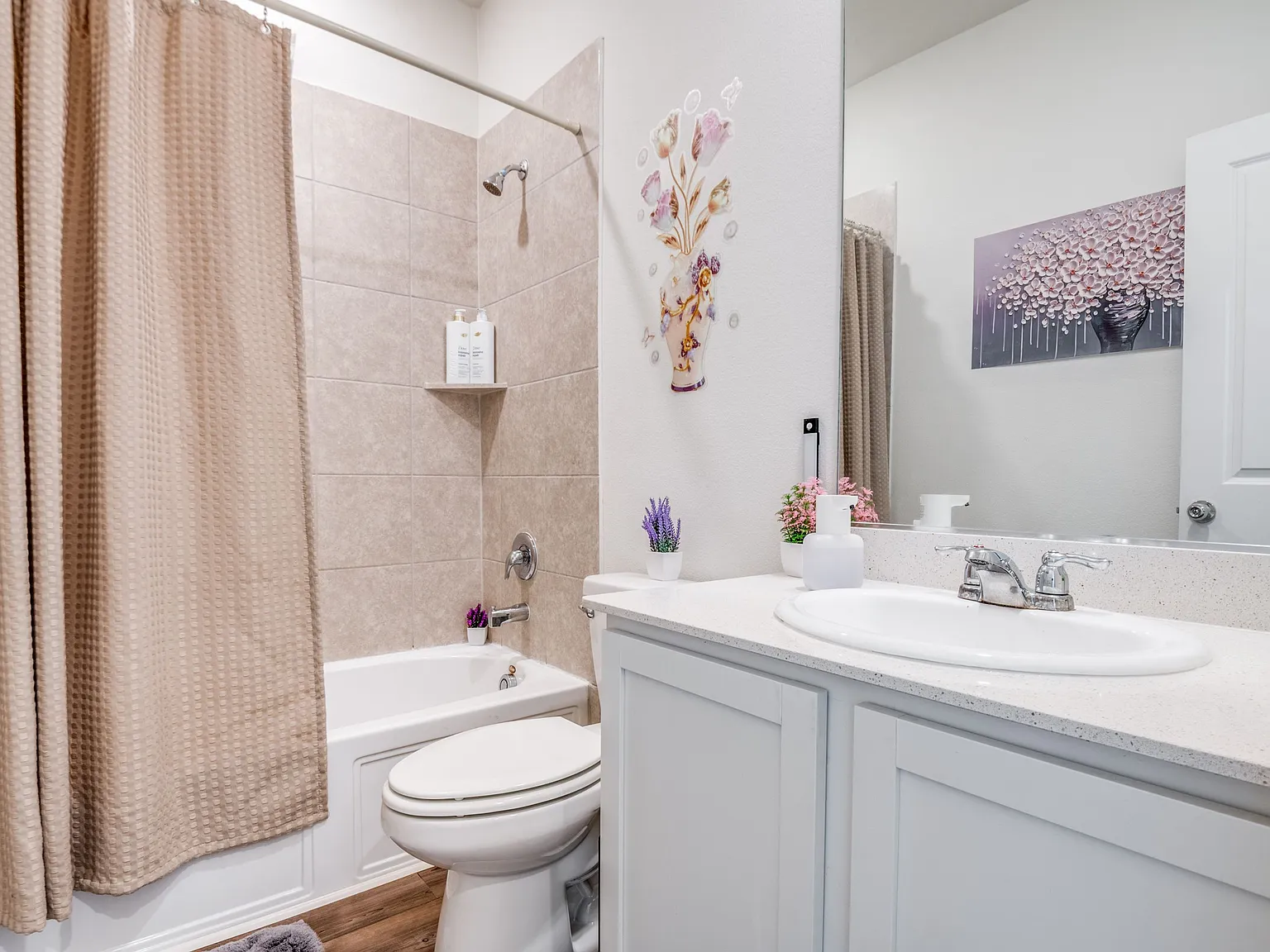 4 bed, $4,000 — Photo 3