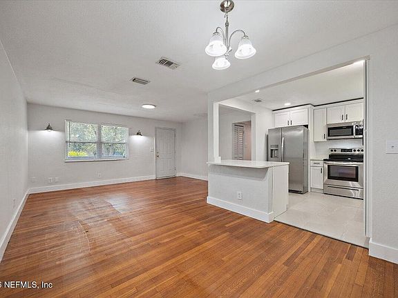 3rd image of 6923 GAILLARDIA Road