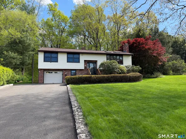 123 Evelyn Drive, Naugatuck, CT 06770