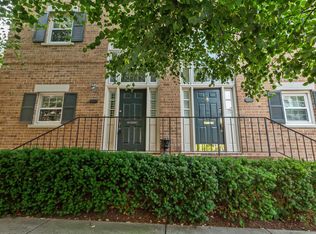 1009 N Pitt St, Alexandria, VA 22314