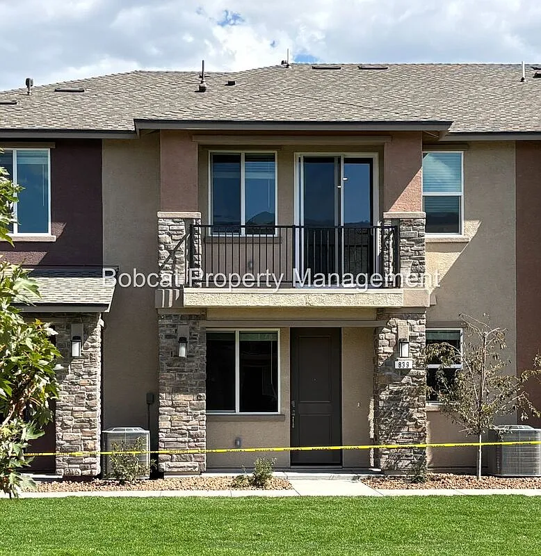 3 bed, 2.5 bath, 1649 sqft, $2,503 — Photo 2
