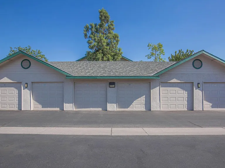 Sierra Hills Apts — Photo 21