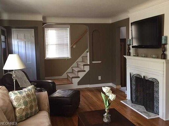 4th image of 21470 Hillsdale Ave