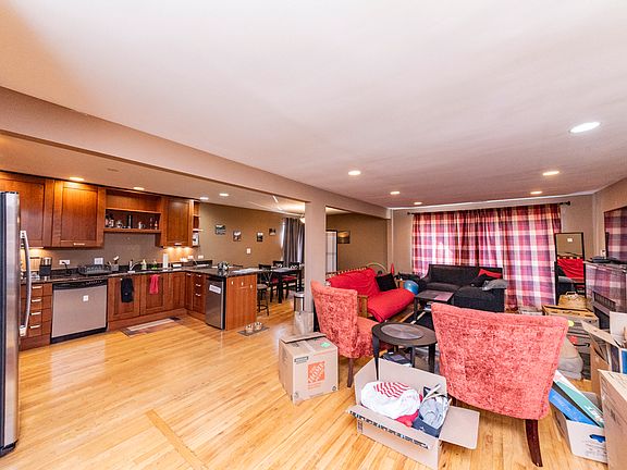 4th image of 1629 W Sherwin Ave APT 107