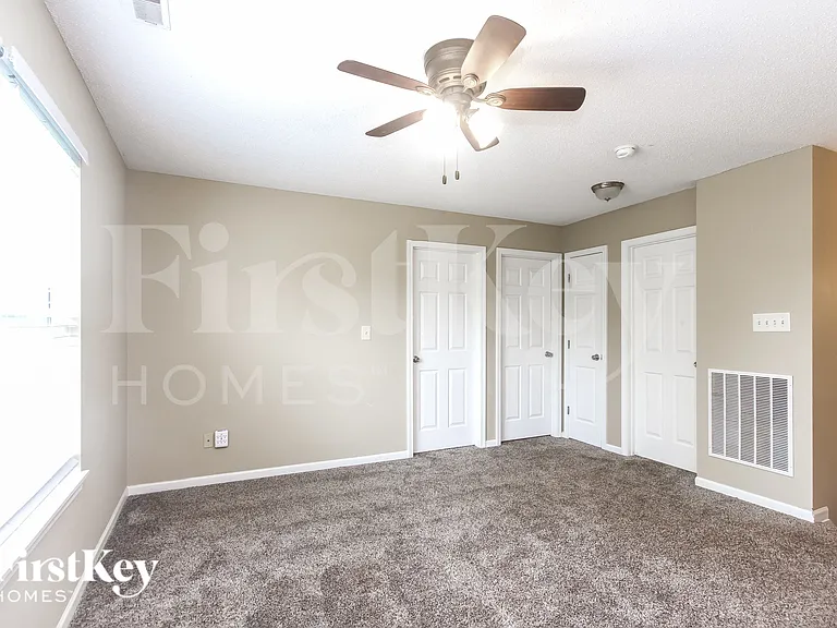 9775 Thomas Ln — Photo 7