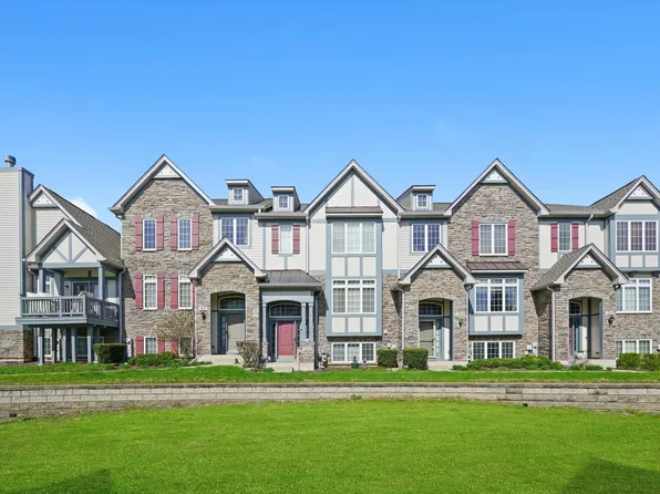 303 Sype Dr, Carol Stream, IL 60188