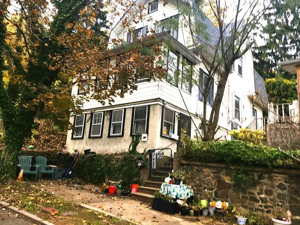 95 Pleasant Valley Ave, Staten Island, NY 10304