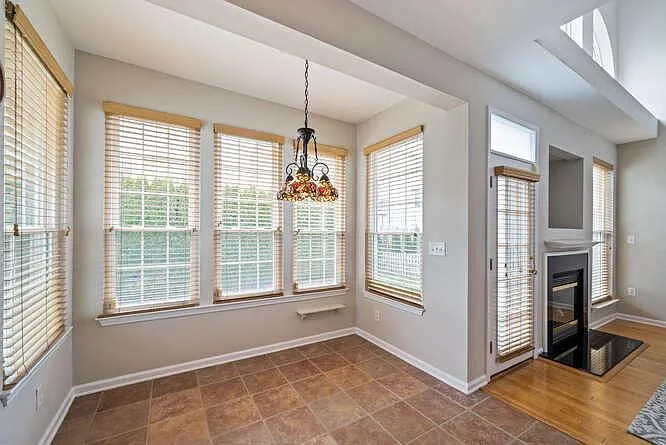 9 Inverness Dr — Photo 3