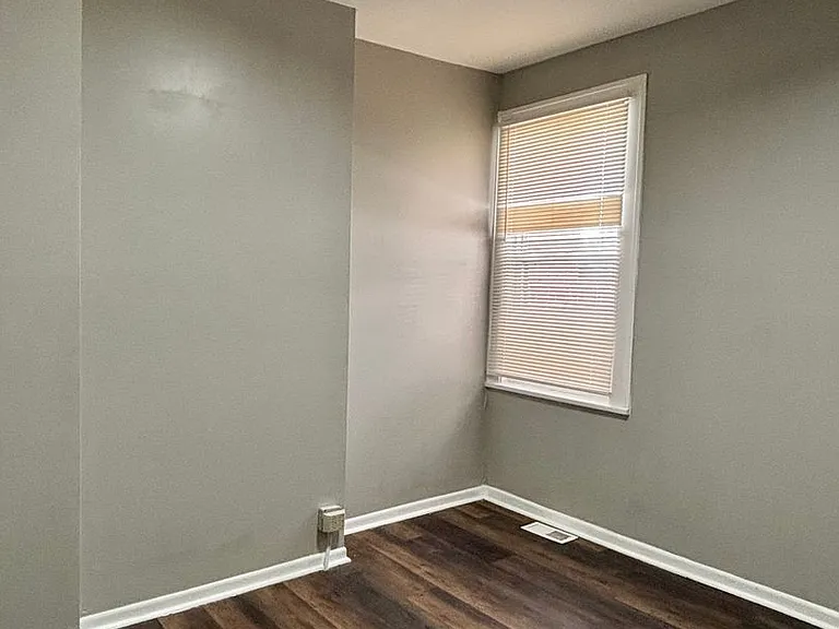 4430 Broadway — Photo 7