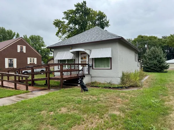 1213 S Main St, Redfield, SD 57469