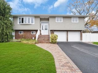 129 Harrison Pl, Massapequa, NY 11758