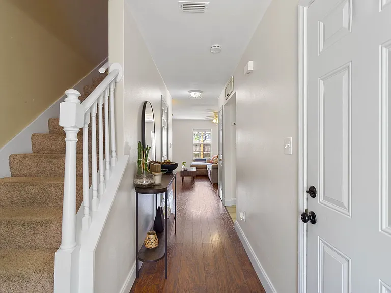503 Sullivan St NW #F — Photo 6