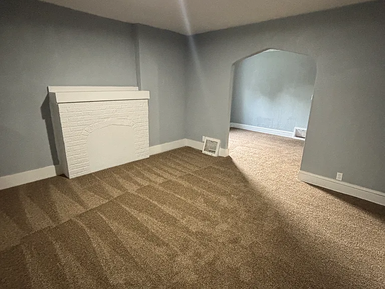 837 Leonard St — Photo 4