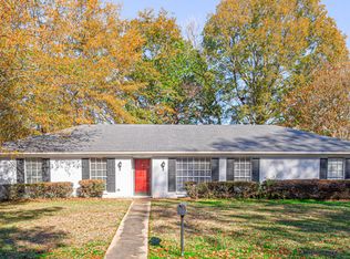 330 Foxboro Dr, Jackson, MS 39211