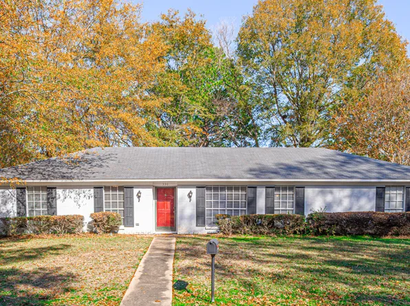 330 Foxboro Dr, Jackson, MS 39211