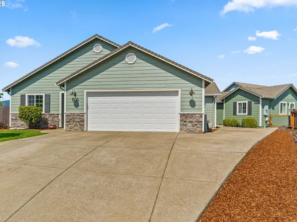 806 T St, Springfield, OR 97477