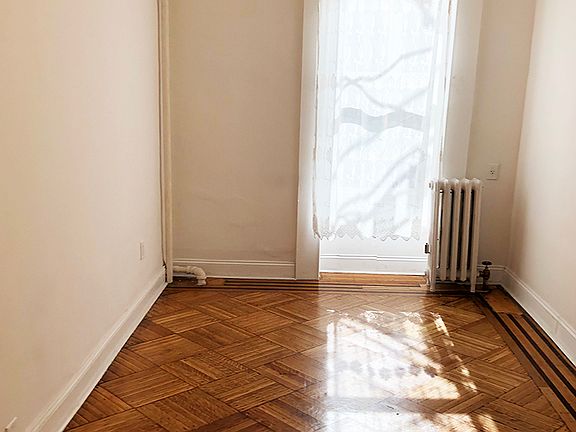 3rd image of 313 W 90th St APT 3F