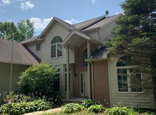 18808 White Oak Dr, Chagrin Falls, OH 44023