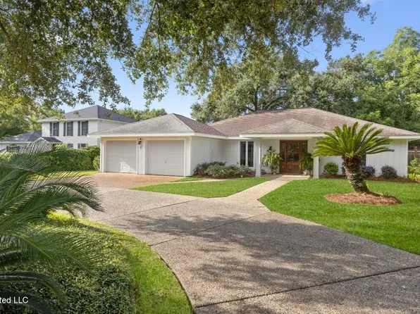 6 Greenbriar Dr, Gulfport, MS 39507