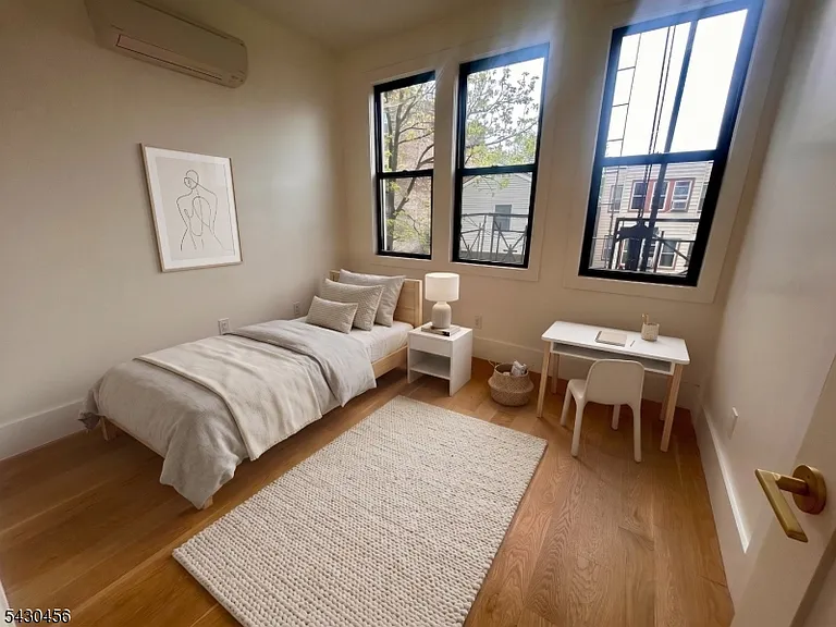 50 Grace St #2R — Photo 4